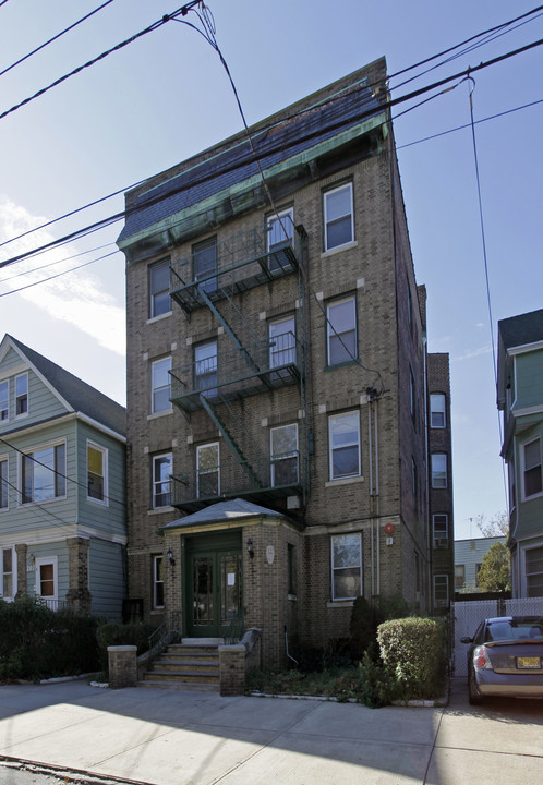 209 Winfield Ave in Jersey City, NJ - Building Photo