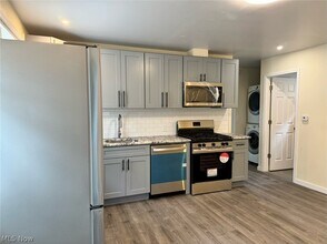 1615 E 47th St, Unit 2 in Cleveland, OH - Building Photo - Building Photo