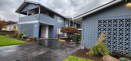 819 18th Ave SW in Albany, OR - Building Photo - Building Photo