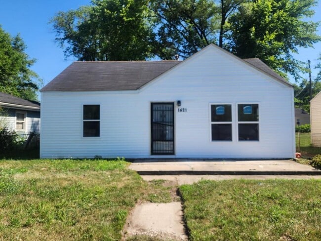 property at 1421 E 35th Ct