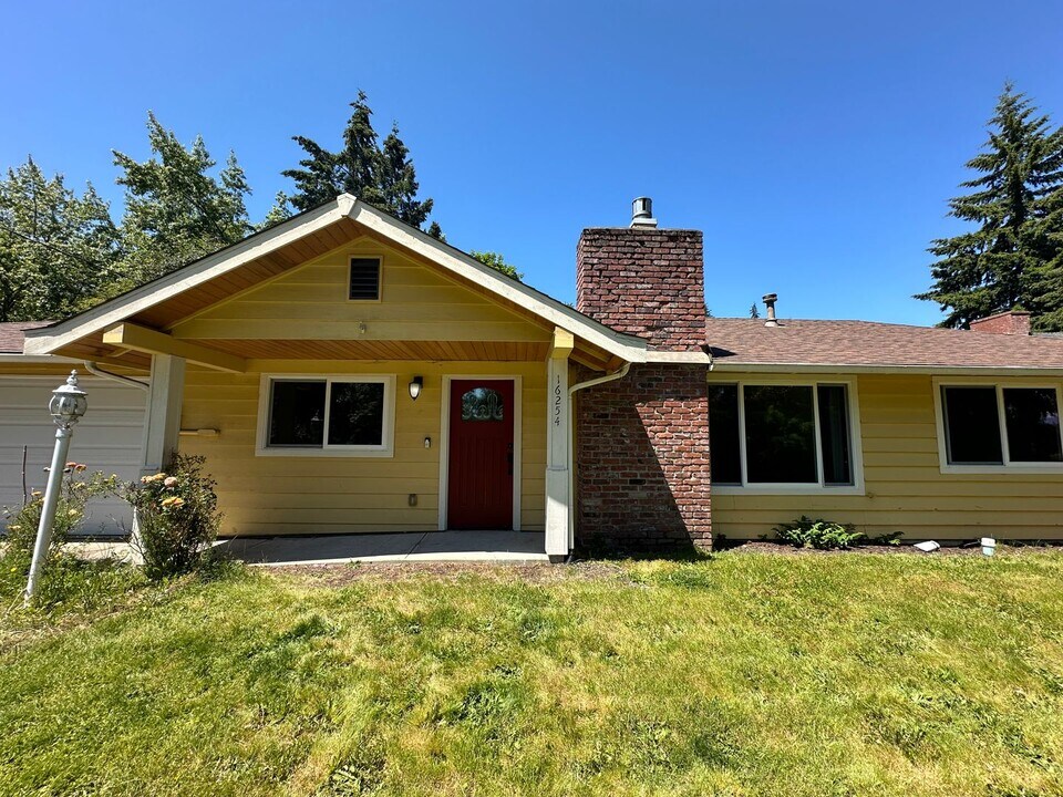 16254 Main St in Bellevue, WA - Foto de edificio