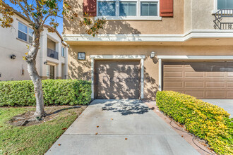 15659 Vista Way in Lake Elsinore, CA - Foto de edificio - Building Photo