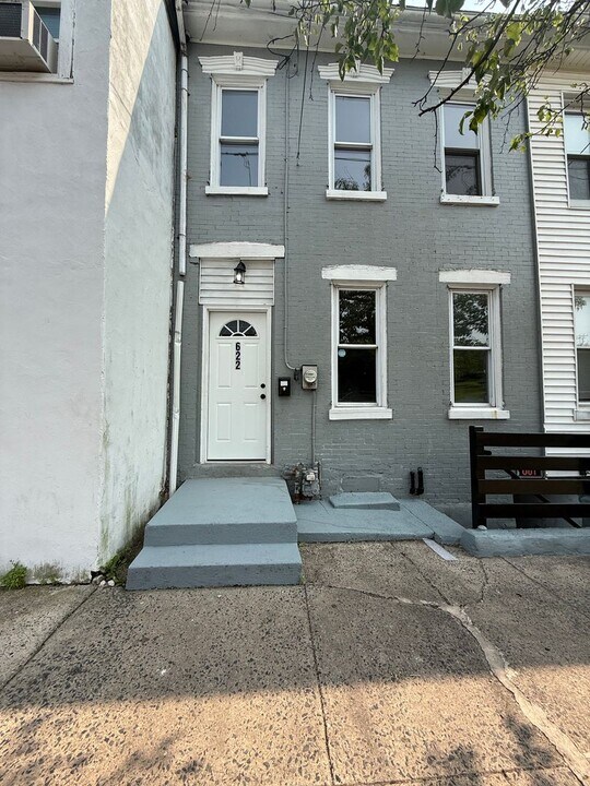 622 Walnut St in Pottstown, PA - Building Photo