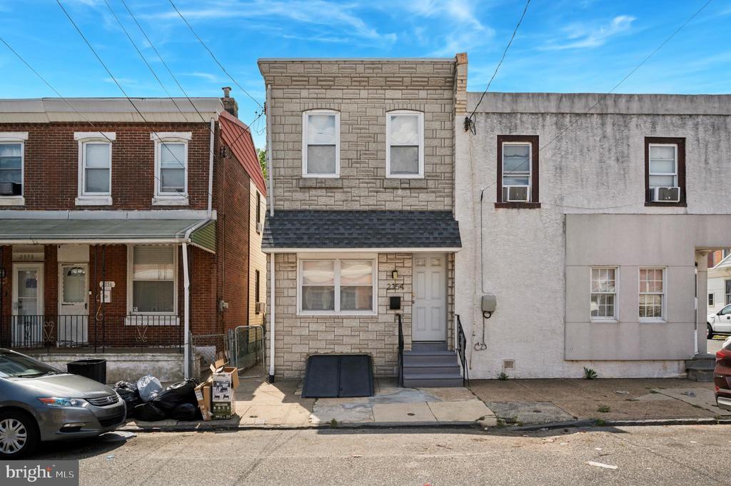 2354 Duncan St in Philadelphia, PA - Building Photo