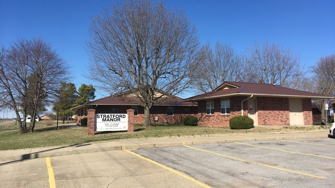 Stratford Manor in Sikeston, MO - Foto de edificio