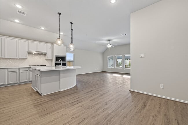 8619 Gleaming Vlg Wy