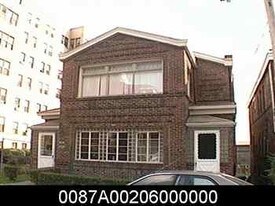 5544 Hobart St, Unit 2ND FLOOR DUPLEX in Pittsburgh, PA - Building Photo