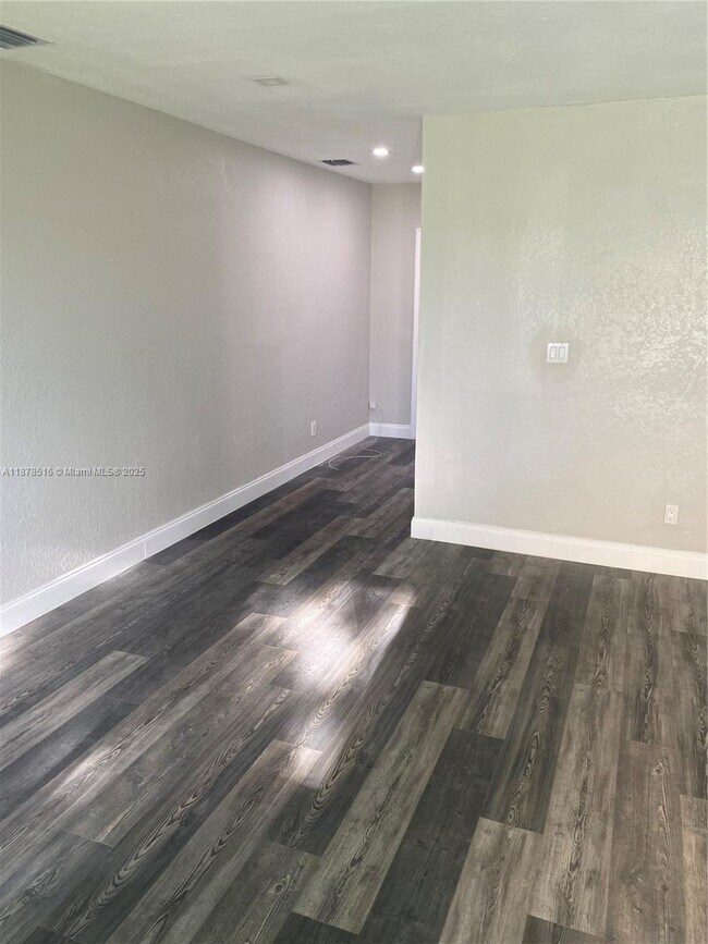 284 SE 6th Ave in Deerfield Beach, FL - Building Photo - Building Photo