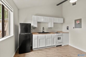 3801 SW Triana Blvd in Huntsville, AL - Building Photo - Building Photo