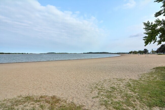 41 Farragut Rd in Boston, MA - Building Photo - Building Photo