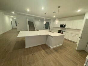 1053 Traverse Dr S in Madera, CA - Building Photo - Building Photo