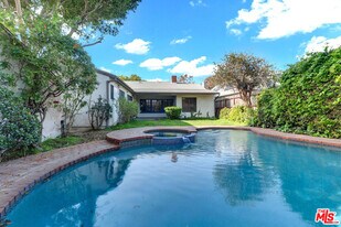 152 S Kilkea Dr in Los Angeles, CA - Building Photo