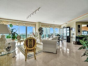 19955 NE 38th Ct in Aventura, FL - Building Photo - Building Photo