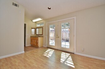 38975 Godfrey Pl in Fremont, CA - Building Photo - Building Photo
