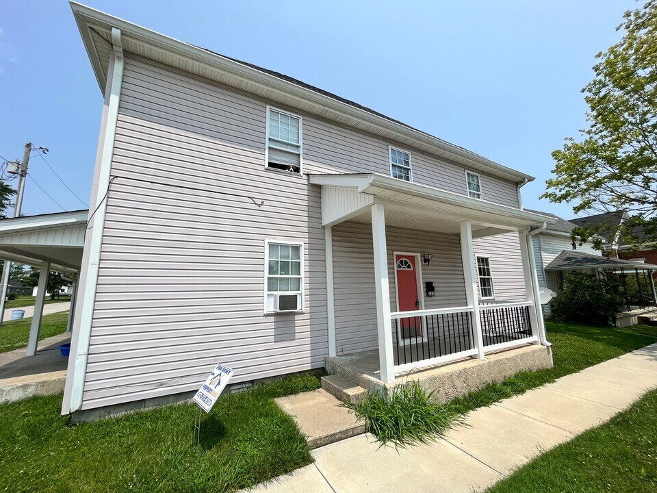 321 W Main St in Mitchell, IN - Building Photo