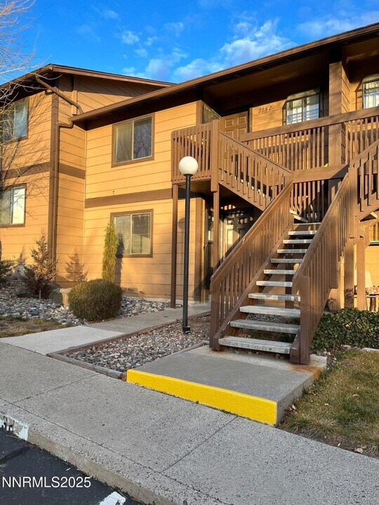 2980 Tierra Verde E in Reno, NV - Building Photo