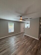 2805 Crest Avenue, Unit B in Austin, TX - Building Photo - Building Photo