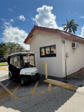 10253 NW 9th St Cir in Miami, FL - Foto de edificio - Building Photo