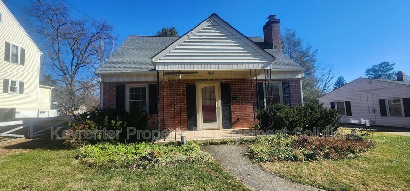 127 College Cir in Staunton, VA - Building Photo