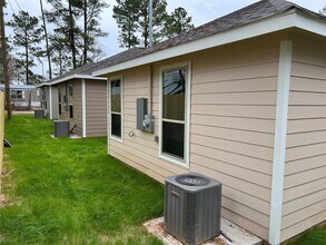 11595 Persimmon St in Willis, TX - Building Photo - Building Photo