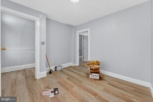 11 N Willow St in Trenton, NJ - Building Photo