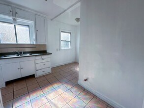 1720 W Gage Ave-Unit -1720 1/2 in Los Angeles, CA - Building Photo - Building Photo