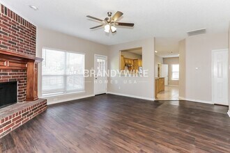 1520 Warwick Dr in Lancaster, TX - Foto de edificio - Building Photo