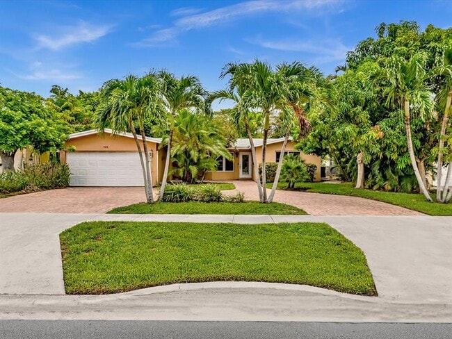 property at 905 SE 13th Ct