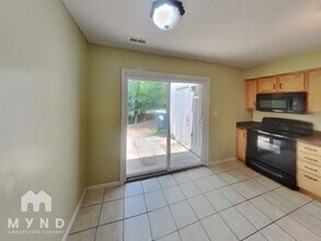 100 Beaver Dam Ct in Chapel Hill, NC - Building Photo - Building Photo