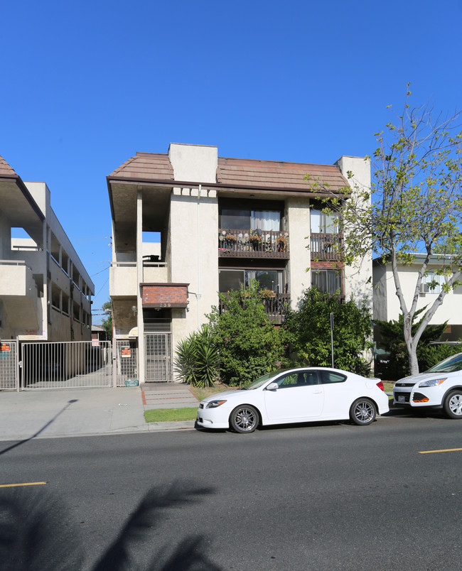 239 N Isabel St in Glendale, CA - Building Photo - Building Photo