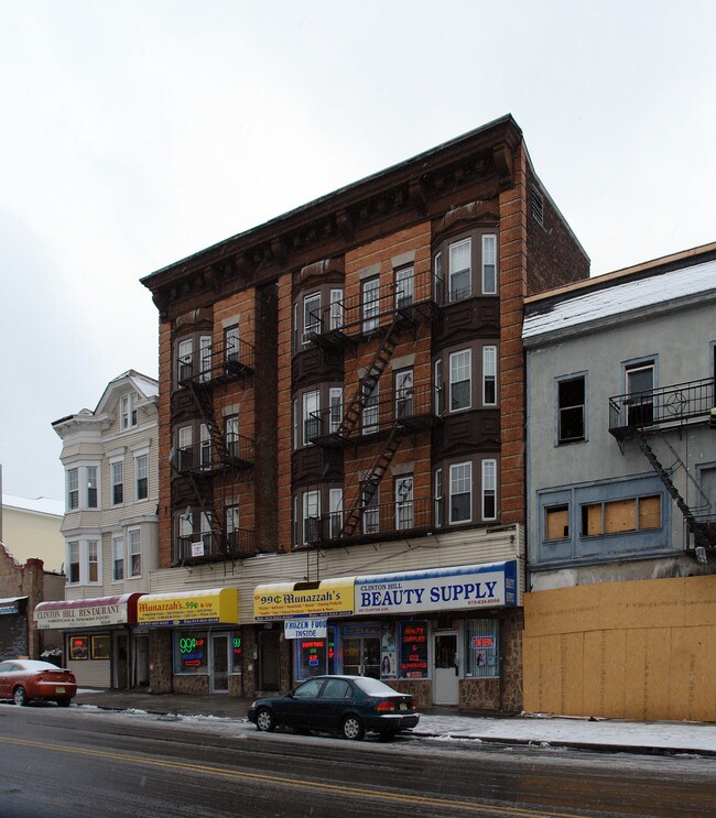 491 Clinton Ave in Newark, NJ - Building Photo - Building Photo