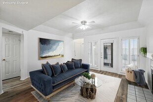 3105 San Jacinto St, Unit 207 in Dallas, TX - Building Photo