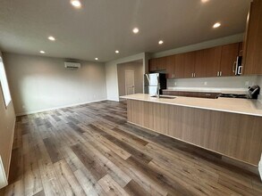 2422 Leonard Ln-Unit -2420 Leonard Ln. in Lebanon, OR - Building Photo - Building Photo