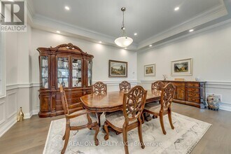 1103 John Laird Cir in Oakville, ON - Building Photo - Building Photo