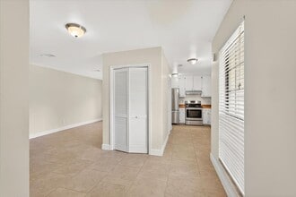 898 Meginnis Ln in Tallahassee, FL - Building Photo - Building Photo