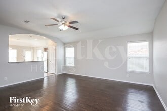 2037 Cattle Creek Rd in Fort Worth, TX - Foto de edificio - Building Photo