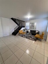 9866 NW 10th St in Miami, FL - Building Photo - Building Photo