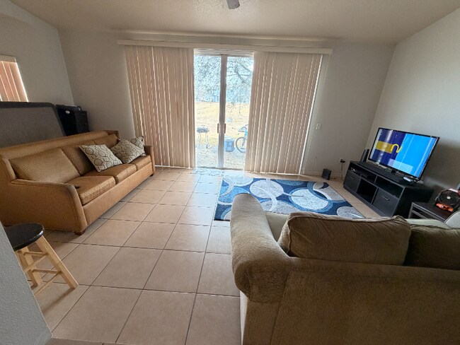 332 Caribbean Dr in Davenport, FL - Foto de edificio - Building Photo