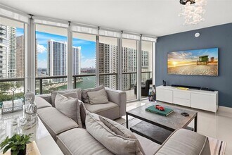 495 Brickell Ave, Unit 1704 in Miami, FL - Building Photo - Building Photo