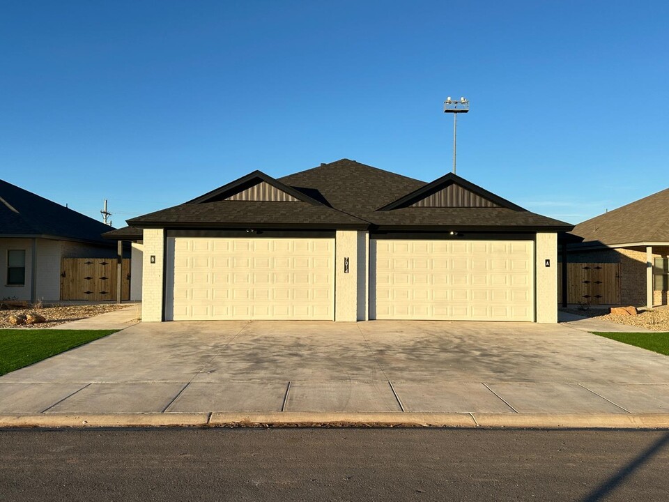 7014 40th St in Lubbock, TX - Building Photo