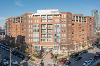 544 Oak at Parkside of Old Town in Chicago, IL - Building Photo - Primary Photo