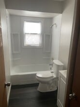 4032 W Green Tree Rd in Milwaukee, WI - Building Photo - Building Photo