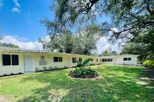 780 NE 122nd St in North Miami, FL - Building Photo