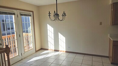 427 Village Creek Dr in Lake In The Hills, IL - Building Photo - Building Photo