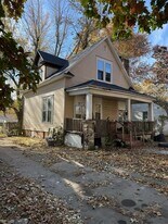 989 W Packard St in Decatur, IL - Building Photo