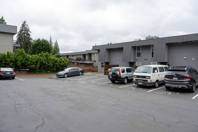 10108 NE 68th St in Kirkland, WA - Foto de edificio - Building Photo