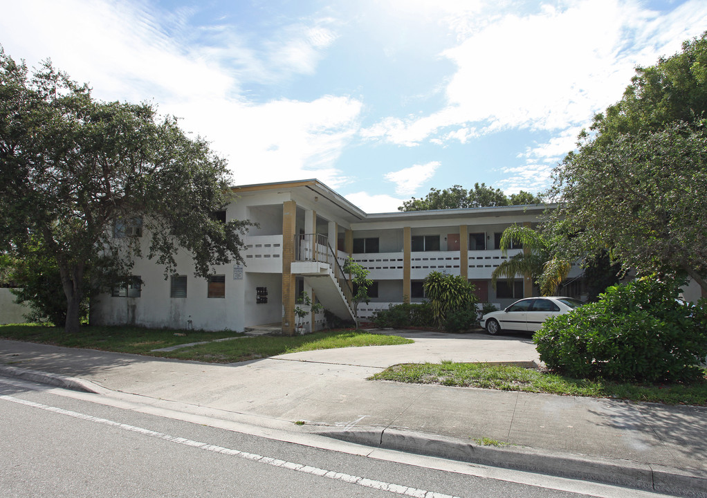 1570 N Dixie Hwy in Boca Raton, FL - Foto de edificio