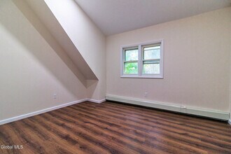 33 110th St-Unit -Apt 2 in Troy, NY - Building Photo - Building Photo