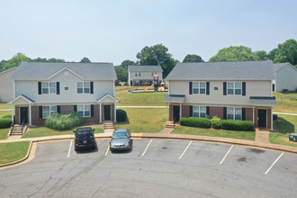 The Villas At Lakewood in Atlanta, GA - Building Photo - Building Photo