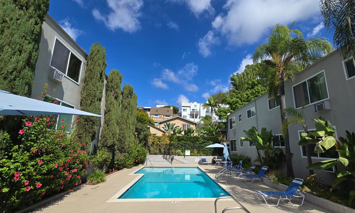 972 Larrabee St in West Hollywood, CA - Foto de edificio